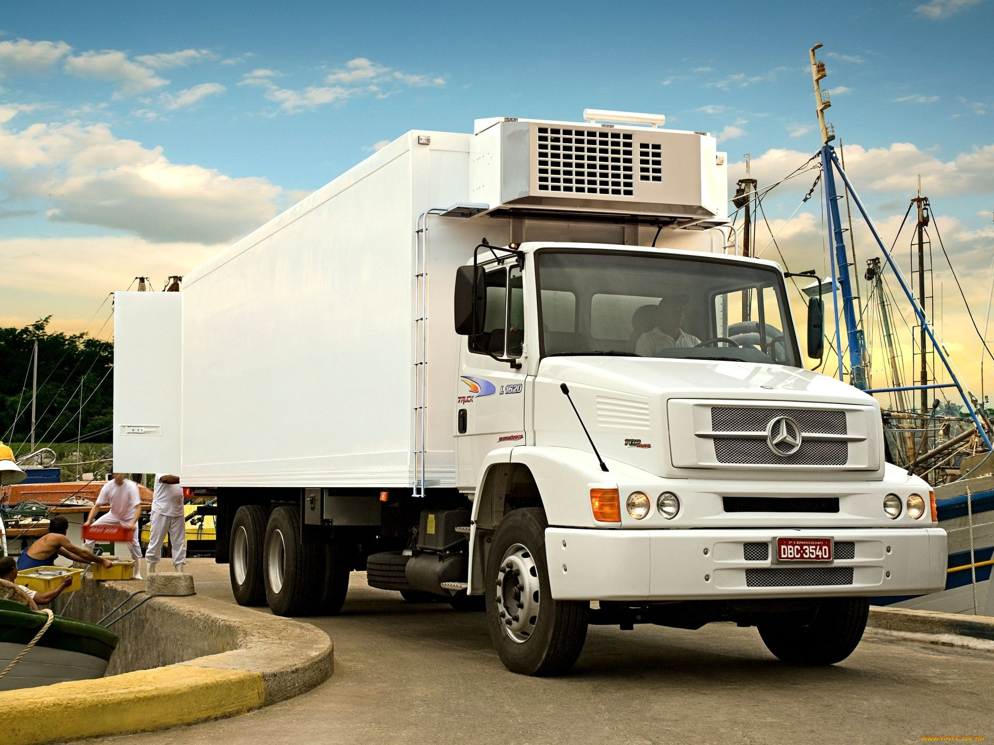 , mercedes, trucks